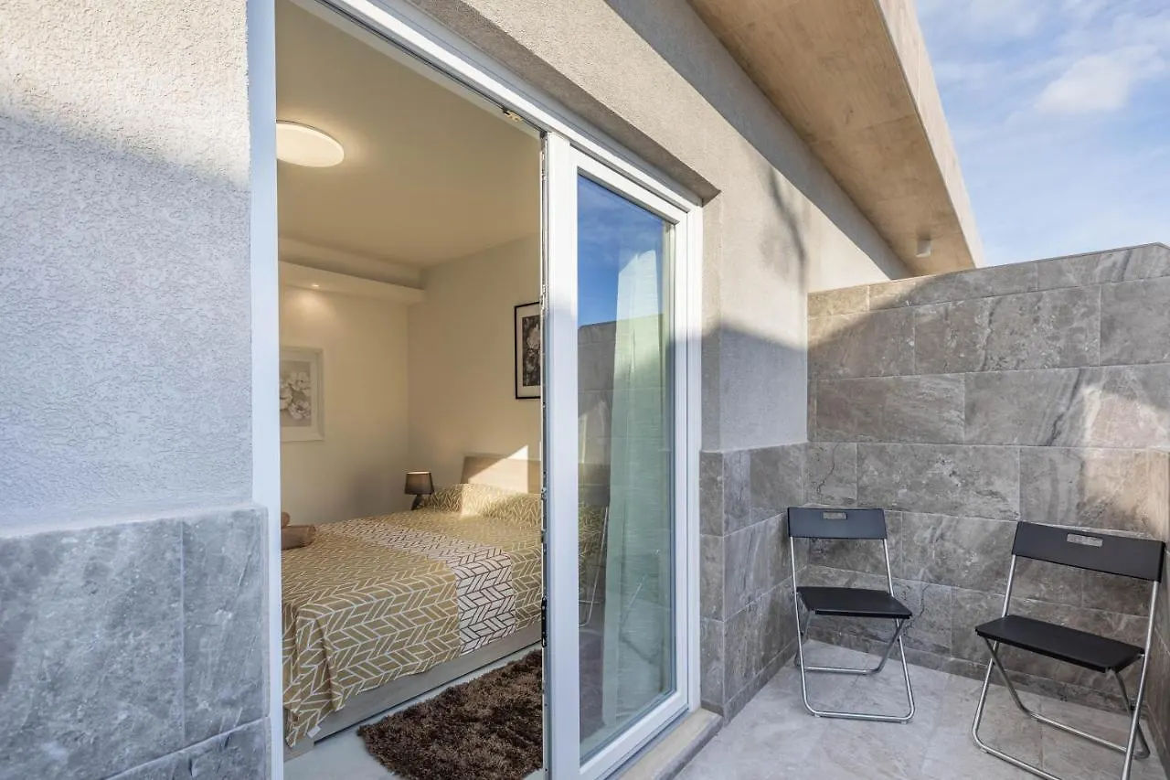 Terrace View-Stylish Two Bedrooms Fully Ac-Wifi Penthouse Msida Malta