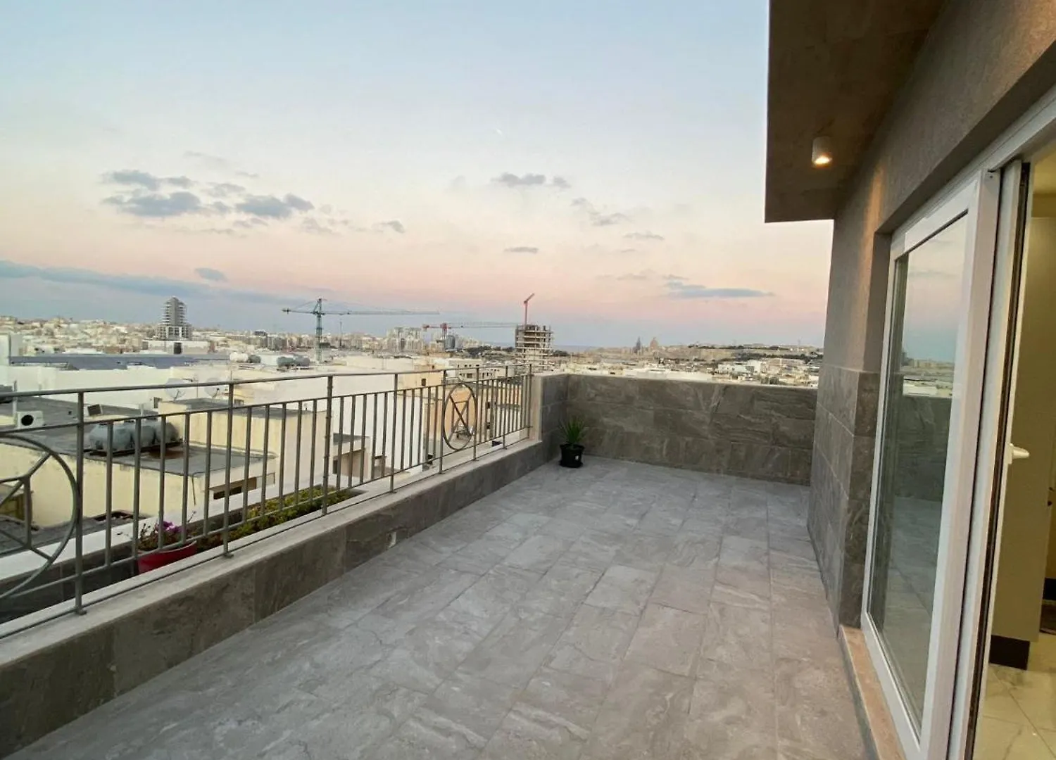 Terrace View-Stylish Two Bedrooms Fully Ac-Wifi Penthouse Msida Malta