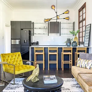 Secure & Central: With Views Of Table Mountain Apartment Cape Town