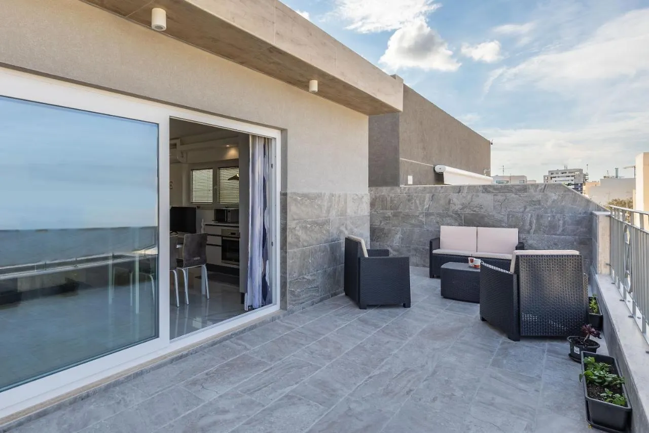 Terrace View-Stylish Two Bedrooms Fully Ac-Wifi Penthouse Msida 0*,  Malta