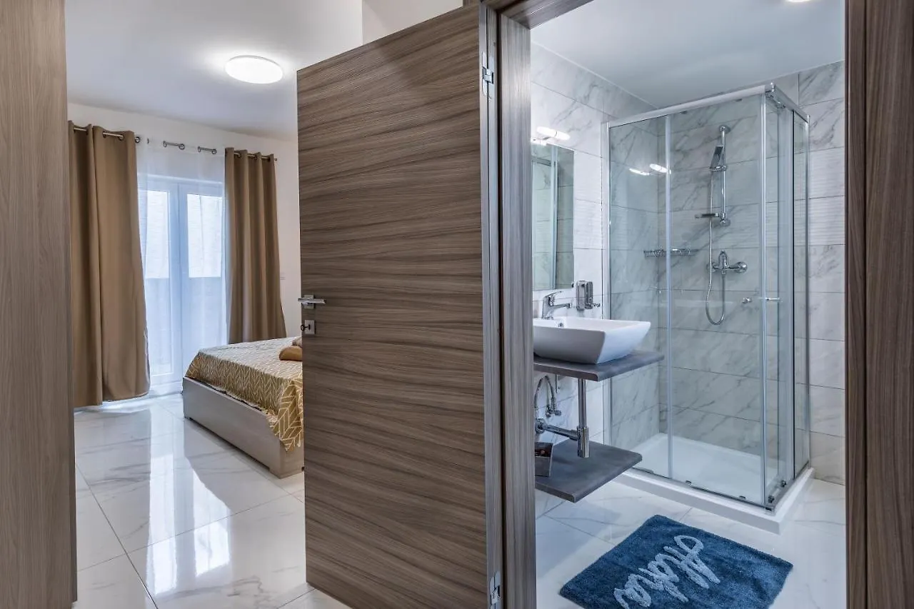 Terrace View-Stylish Two Bedrooms Fully Ac-Wifi Penthouse Msida Malta